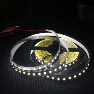 Vodotěsný LED pásek 5m 300 LED studená bílá SMD2835