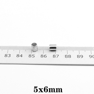 10 kusů Neodymový magnet 6 x 5 mm