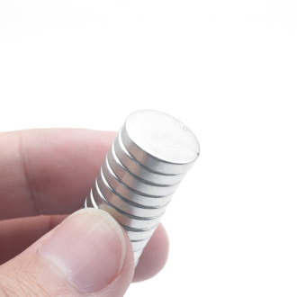 10 kusů Neodymový magnet 15 x 3 mm