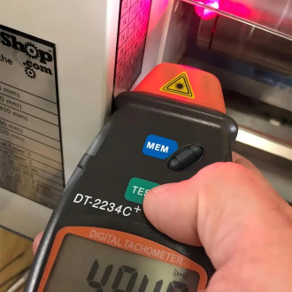 Digitální laserový měřič otáček