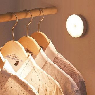 Nabíjecí noční LED světlo s pohybovým senzorem